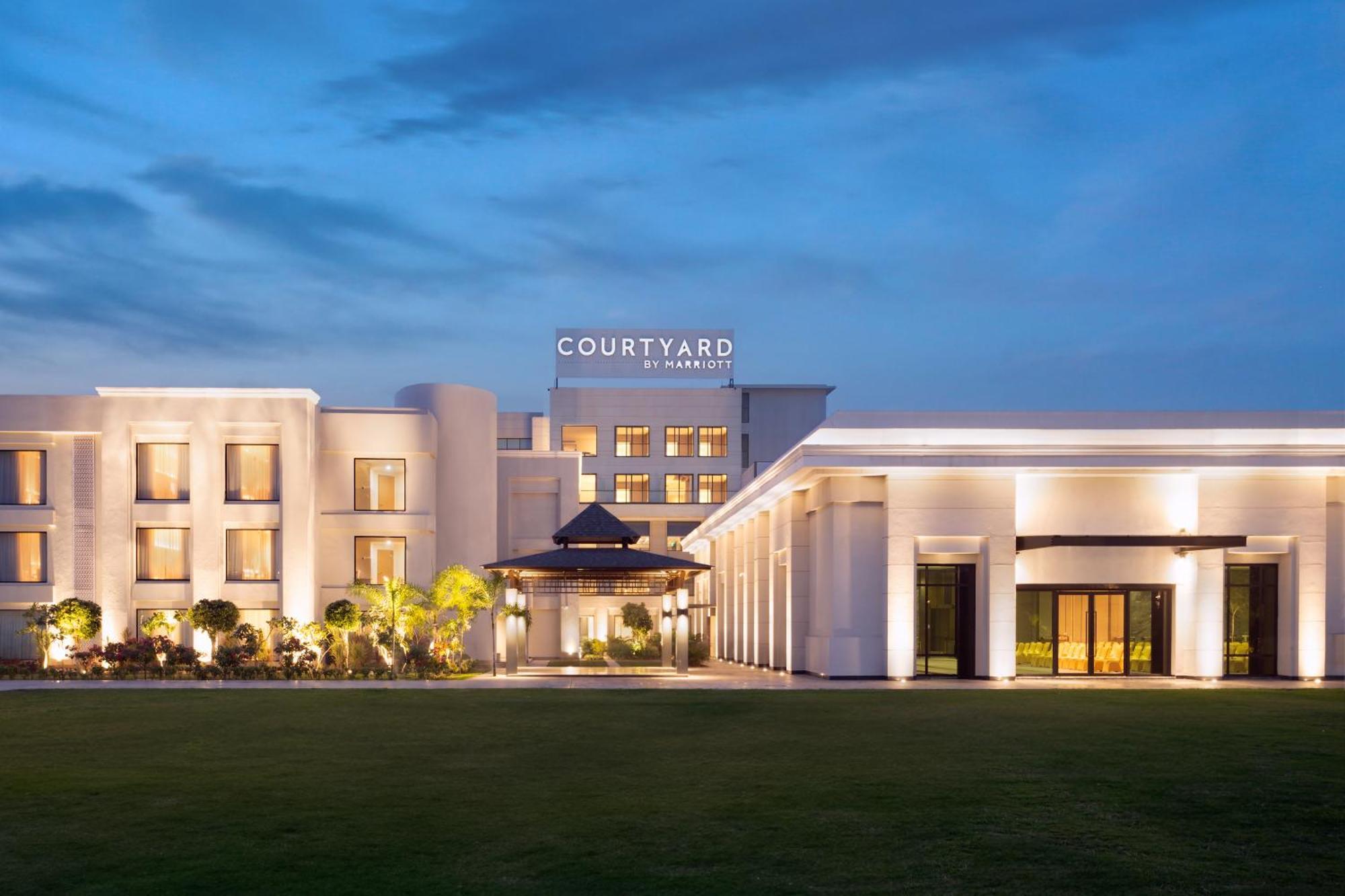 Courtyard By Marriott Gorakhpur Hotel ภายนอก รูปภาพ