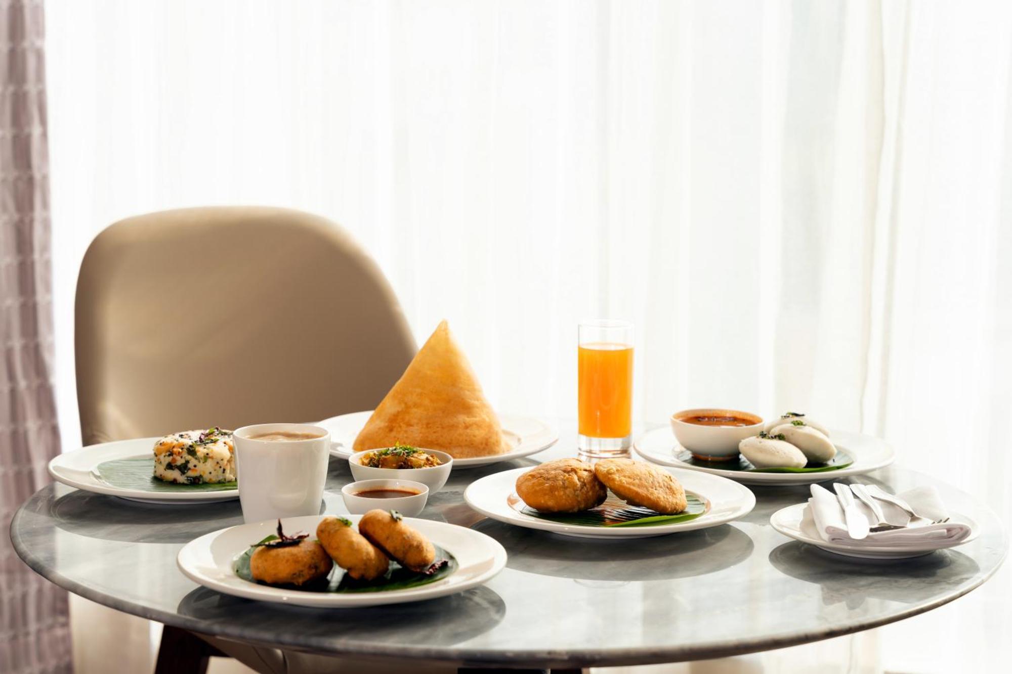 Courtyard By Marriott Gorakhpur Hotel ภายนอก รูปภาพ