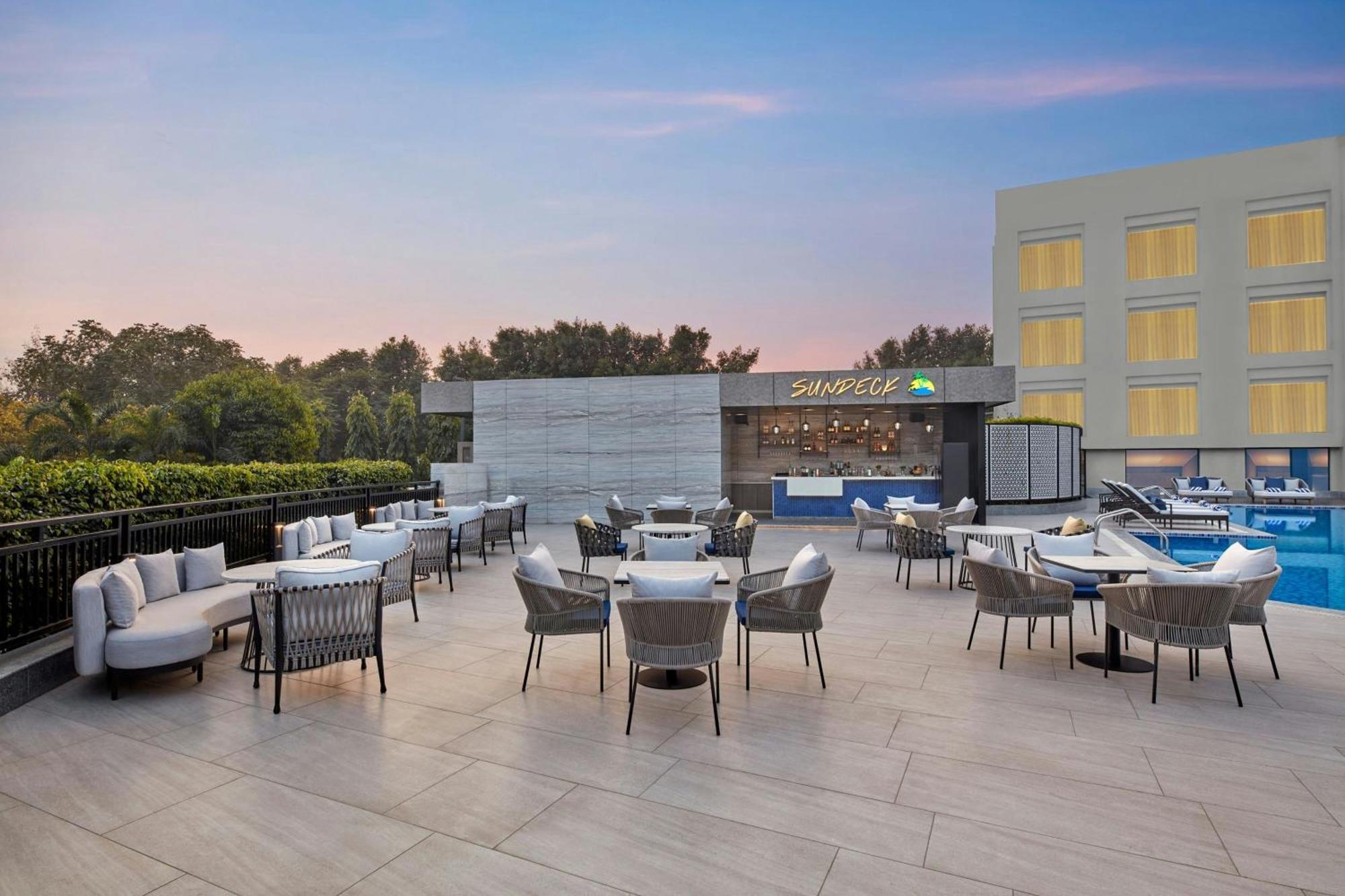 Courtyard By Marriott Gorakhpur Hotel ภายนอก รูปภาพ